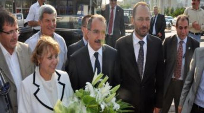 Bakan Din&ccedil;er: &Ouml;ğretmen atamalarını &ouml;ne alan bir politika izleyeceğiz