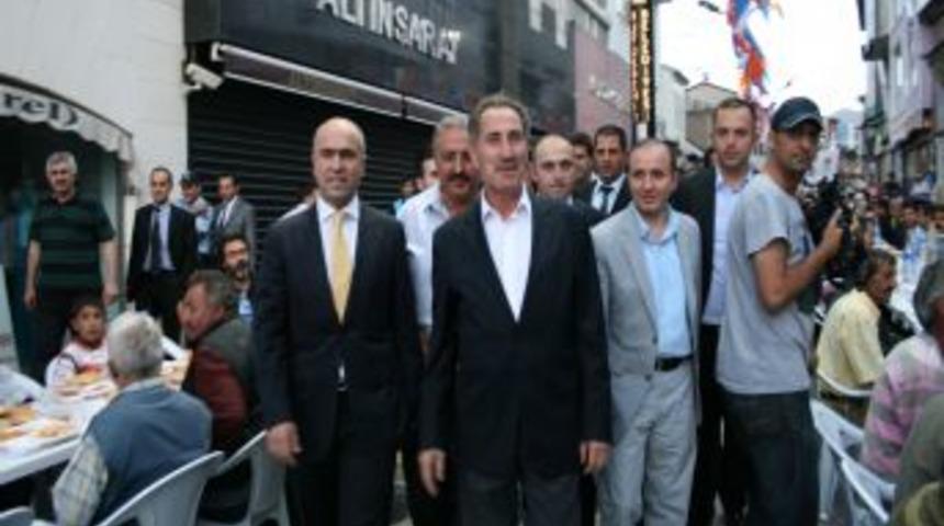 Bakan G&uuml;nay, Erzurum'da halkla iftar yaptı