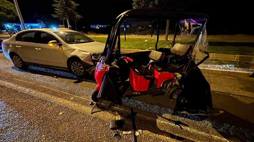 Tavşanlı&rsquo;da otomobil elektrikli bisiklete &ccedil;arptı: 2 yaralı