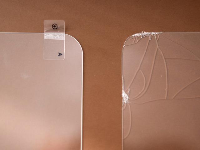 Apple y&ouml;neticisinden iPhone'lar i&ccedil;in şaşırtan 'ekran koruyucusu' &ccedil;ıkışı!