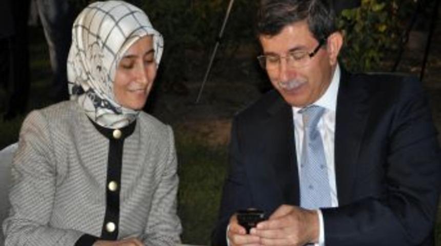 Davutoğlu, Somali&rsquo;ye yardım i&ccedil;in SMS g&ouml;nderdi