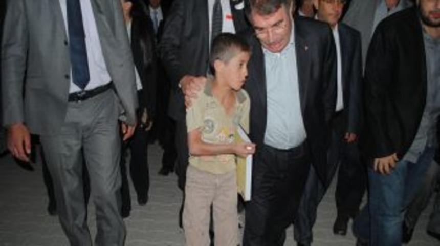 Bakan Şahin, Hakkari'de: Gerekirse belediye ile ilgili inceleme başlatacağım