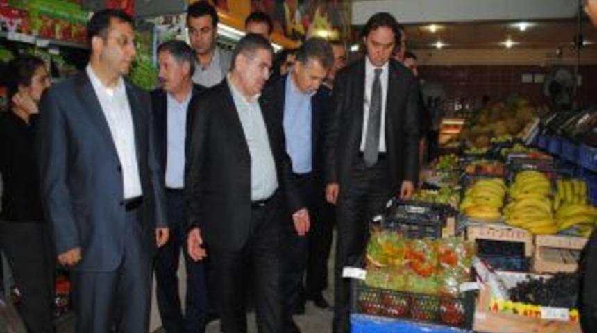 İ&ccedil;işleri Bakanı Şahin, Hakkari esnafının sorunlarını dinledi