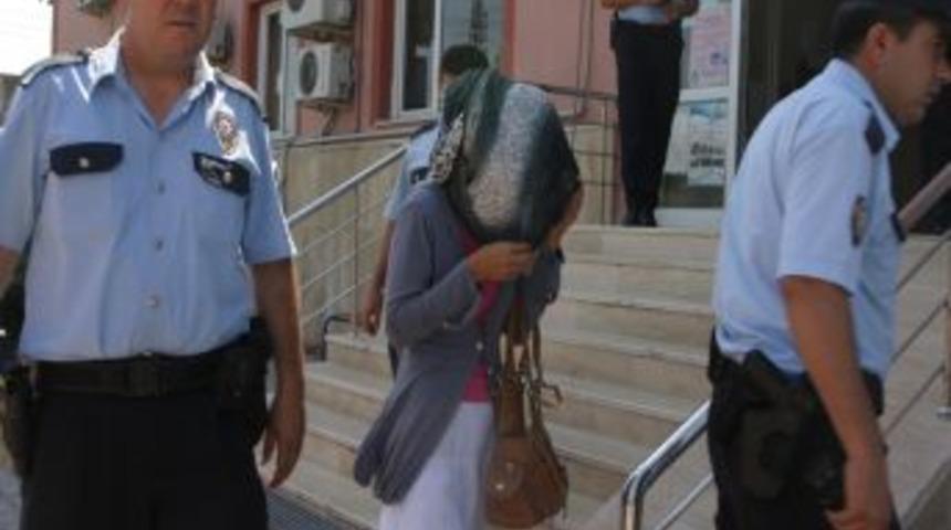 Bu kez kadın kocasını bı&ccedil;akladı