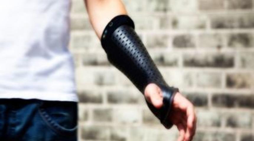 Kırık kolun iyileşme s&uuml;recini takip eden &lsquo;akıllı al&ccedil;ı&rsquo; geliştirildi