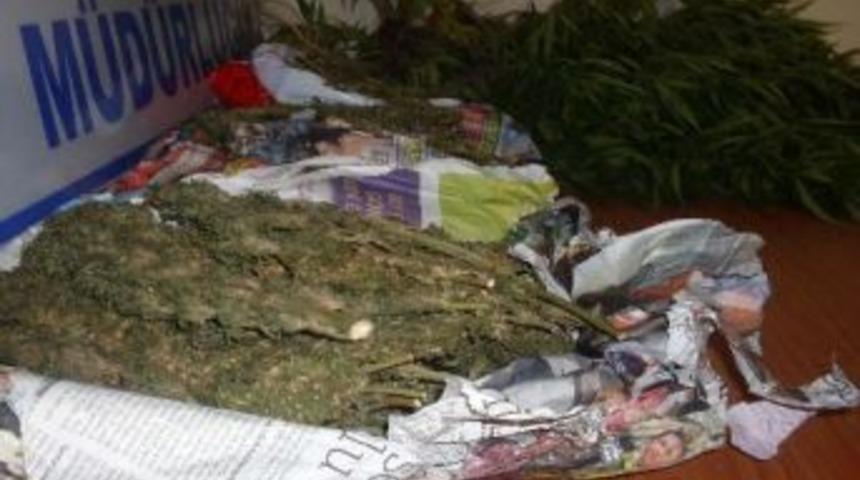 Uyuşturucu zanlısı ka&ccedil;tı, polis kovaladı