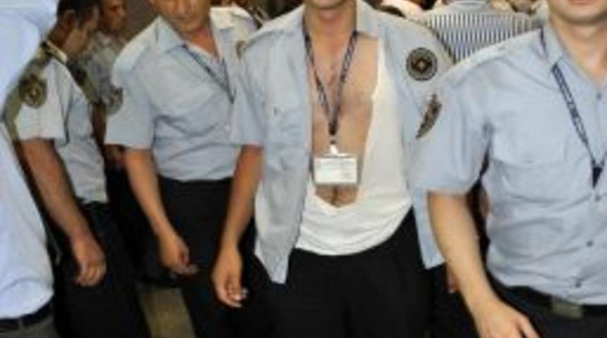 İstanbul Adalet Sarayı&rsquo;nda arbede