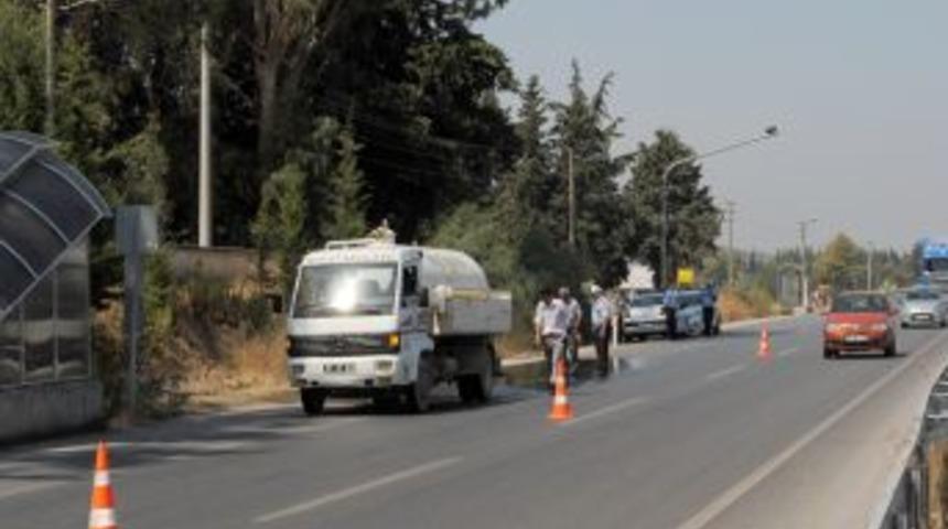 Babasına gitmek i&ccedil;in yola fırlayan &ccedil;ocuk otob&uuml;s&uuml;n altında kaldı