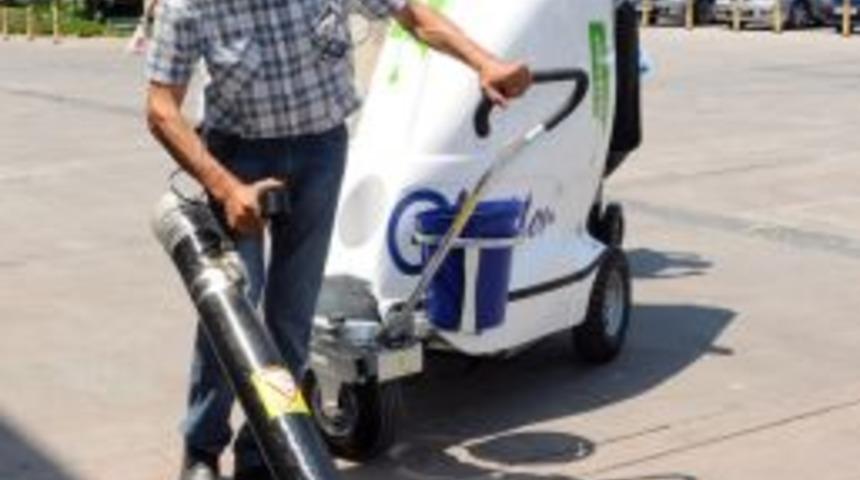 Sigara izmaritleri vakumlu s&uuml;p&uuml;rme makinesiyle temizlenecek