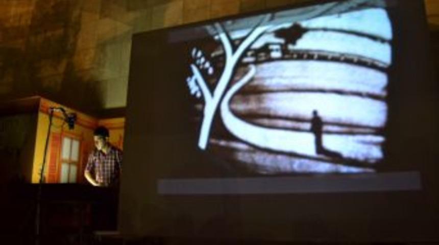 Adana'daki kum g&ouml;sterisi ilgi g&ouml;rd&uuml;