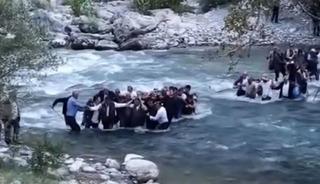 Hakkari'de kahreden olay! Cansız bedeni kilometrelerce omuzda taşındı