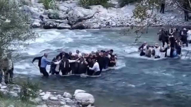 Hakkari'de kahreden olay! Cansız bedeni kilometrelerce omuzda taşındı