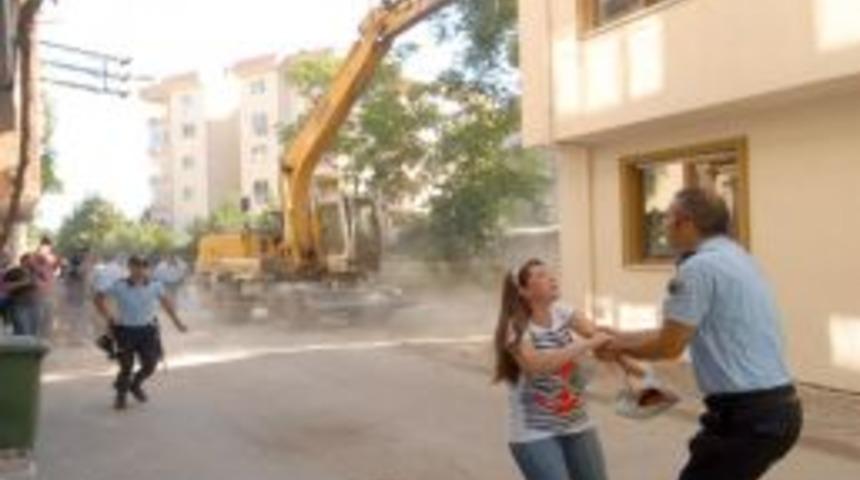 Bursa'da ka&ccedil;ak yapı yıkımları