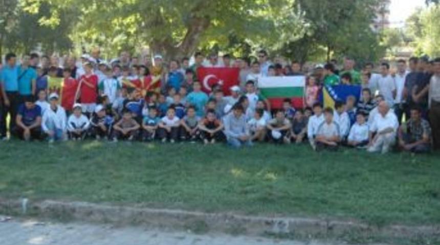 Turnuva İ&ccedil;in Gelen Sporcular Dursunbey'de
