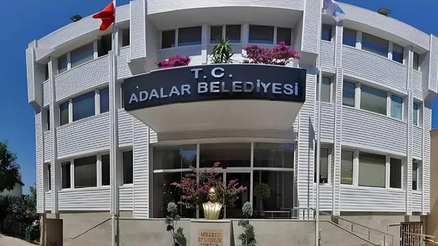 Siyasetin g&uuml;ndemi bunu konuşuyor! İsmail Saymaz'dan &ccedil;arpıcı iddia: 'Bir belediye daha AK Parti'ye ge&ccedil;ebilir'