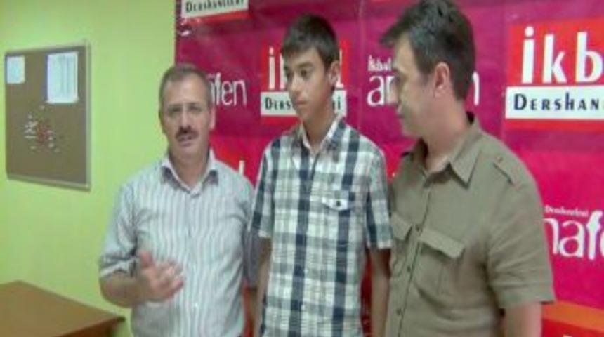 İkbal Anafen Dershanesi başarılı &ouml;ğrencisini bilgisayarla &ouml;d&uuml;llendirdi