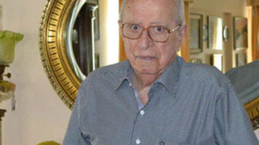 Yalısını bile eğitime bağışlayıp k&ouml;y&uuml;ne d&ouml;nd&uuml;