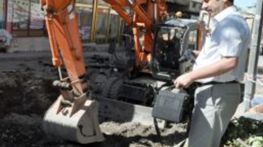 Kanalizasyon &ccedil;alışmasında Osmanlı&rsquo;dan kalma tarihi t&uuml;nel bulundu