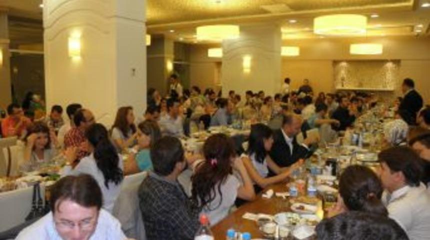 Eskişehirli avukatlar iftarda bir araya geldi