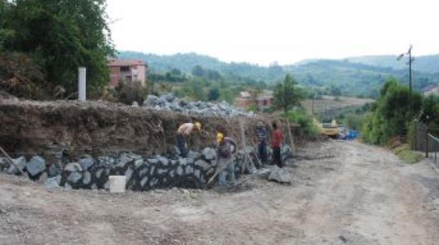 Ereğli'de 9 bin metrek&uuml;p taş duvar &ouml;r&uuml;ld&uuml;