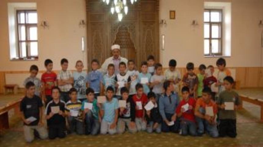 Kuran kursu talebelerinden Afrika'ya yardım