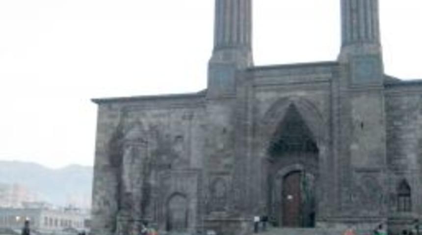 &Ccedil;ifte Minareli Medrese'de restorasyon &ccedil;alışmaları başlıyor