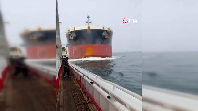 Singapur'da korkun&ccedil; gemi kazası! Yaşanan can pazarı kamerada