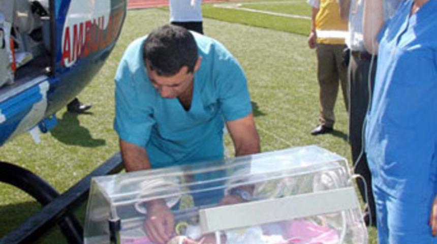 Bebek can, m&uuml;d&uuml;r ise &ccedil;im derdinde