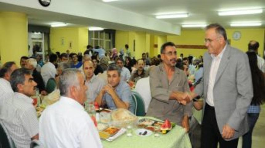 G&uuml;zelbey ilk iftar yemeğini Şehit Aileleri ve Sakatlar Derneği'ne verdi