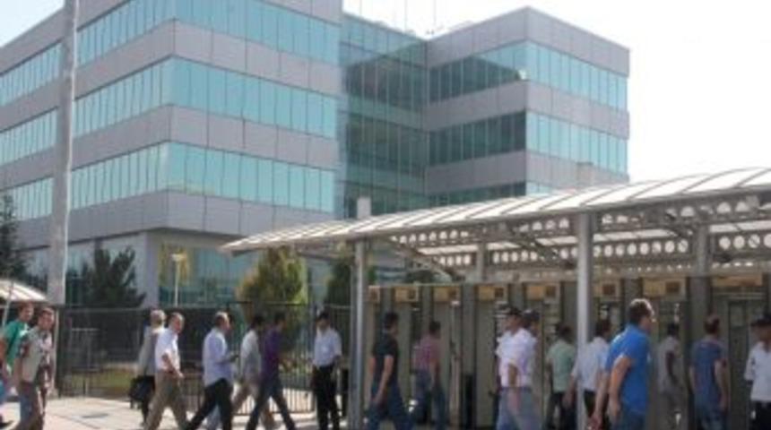 İş&ccedil;i Hakları Derneği Başkanı Dede:Oyak Renault,iş&ccedil;ileri yıllık izinde işten attı