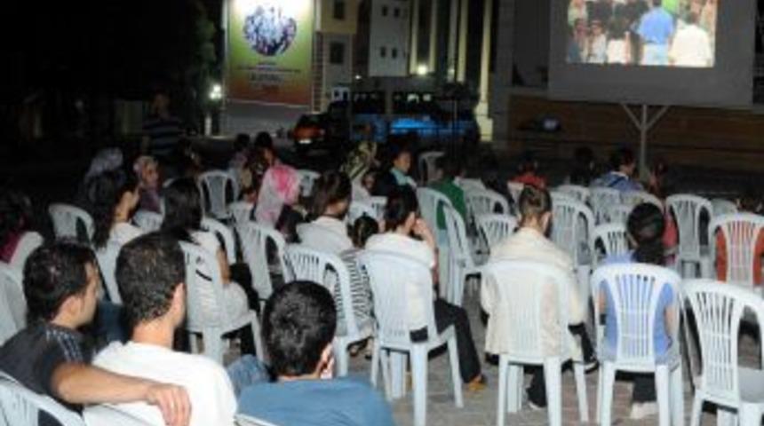 Canik'te nostaljik sinema keyfi s&uuml;r&uuml;yor