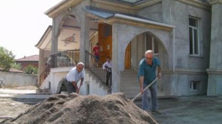 Cemaat dernekleşince cami ilgi merkezi oldu