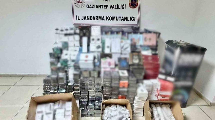 Gaziantep&rsquo;te 4 milyon TL değerinde ka&ccedil;ak elektronik eşya ele ge&ccedil;irildi: 2 g&ouml;zaltı