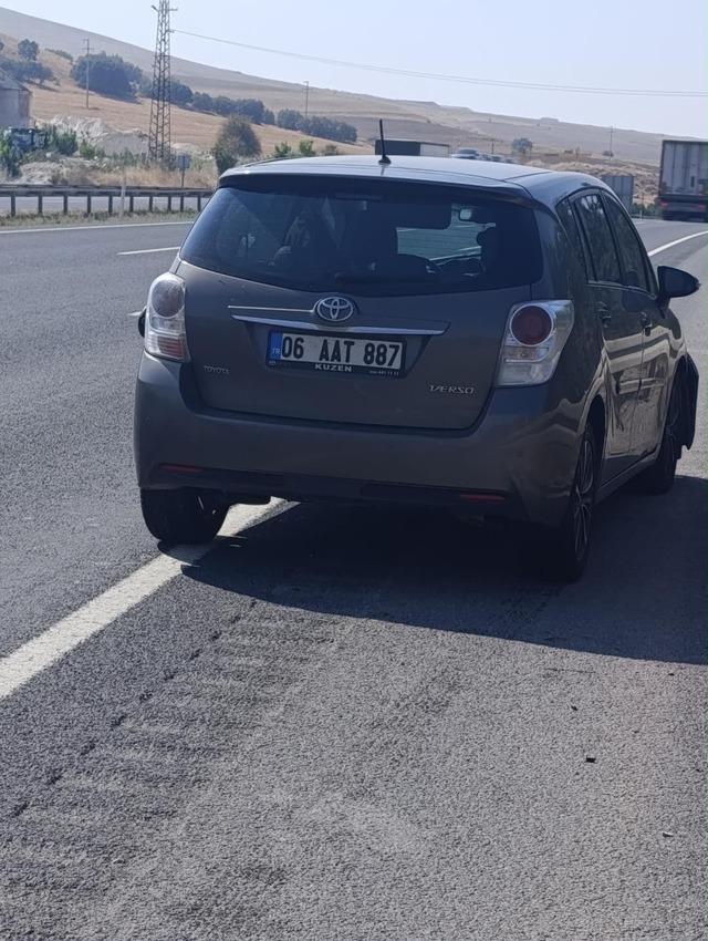 Yola aniden &ccedil;ıkan koyun kazaya sebep oldu, 1 yaralı 2