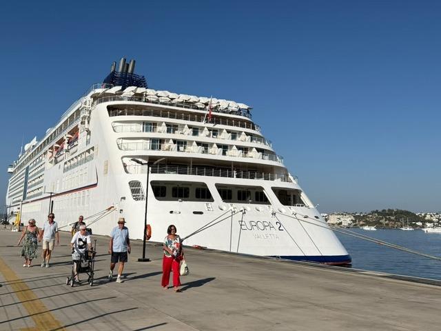 Bodrum'a "Europa 2" kruvaziyeriyle 480 turist geldi