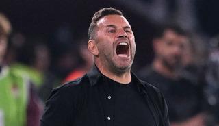 Galatasaray'da Okan Buruk i&ccedil;in tehlike &ccedil;anları &ccedil;alıyor! Y&ouml;neticilerin sabrı taştı
