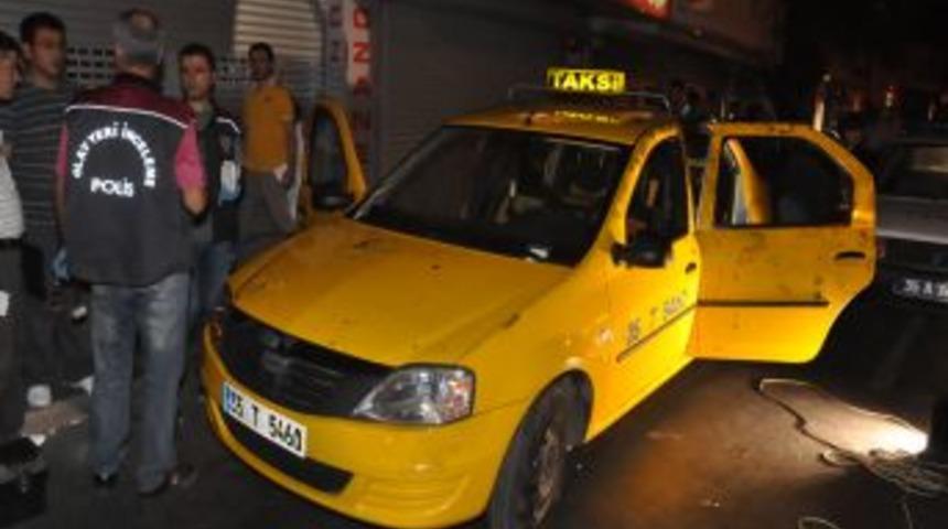 İzmir'de gasp&ccedil;ılara direnen taksi şof&ouml;r&uuml; bı&ccedil;aklandı