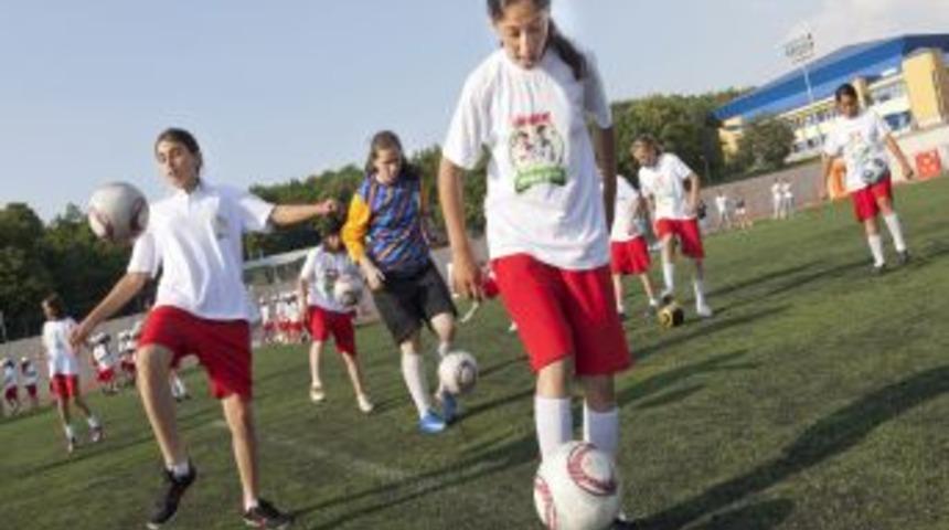 Geleceğin futbolcuları, h&uuml;cum oynamayı ve gol atmayı seviyor