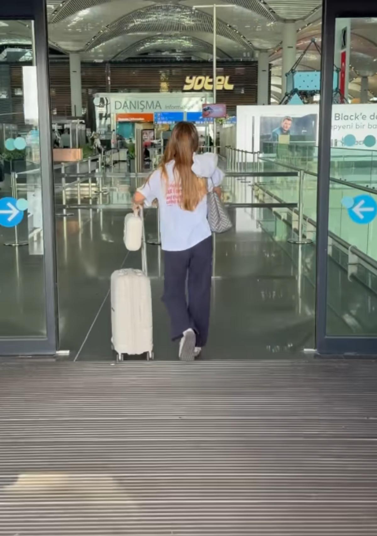 Pınar Altuğ ve Yağmur Atacan’ın kızları Su eğitim için Londra ya gitti! 1
