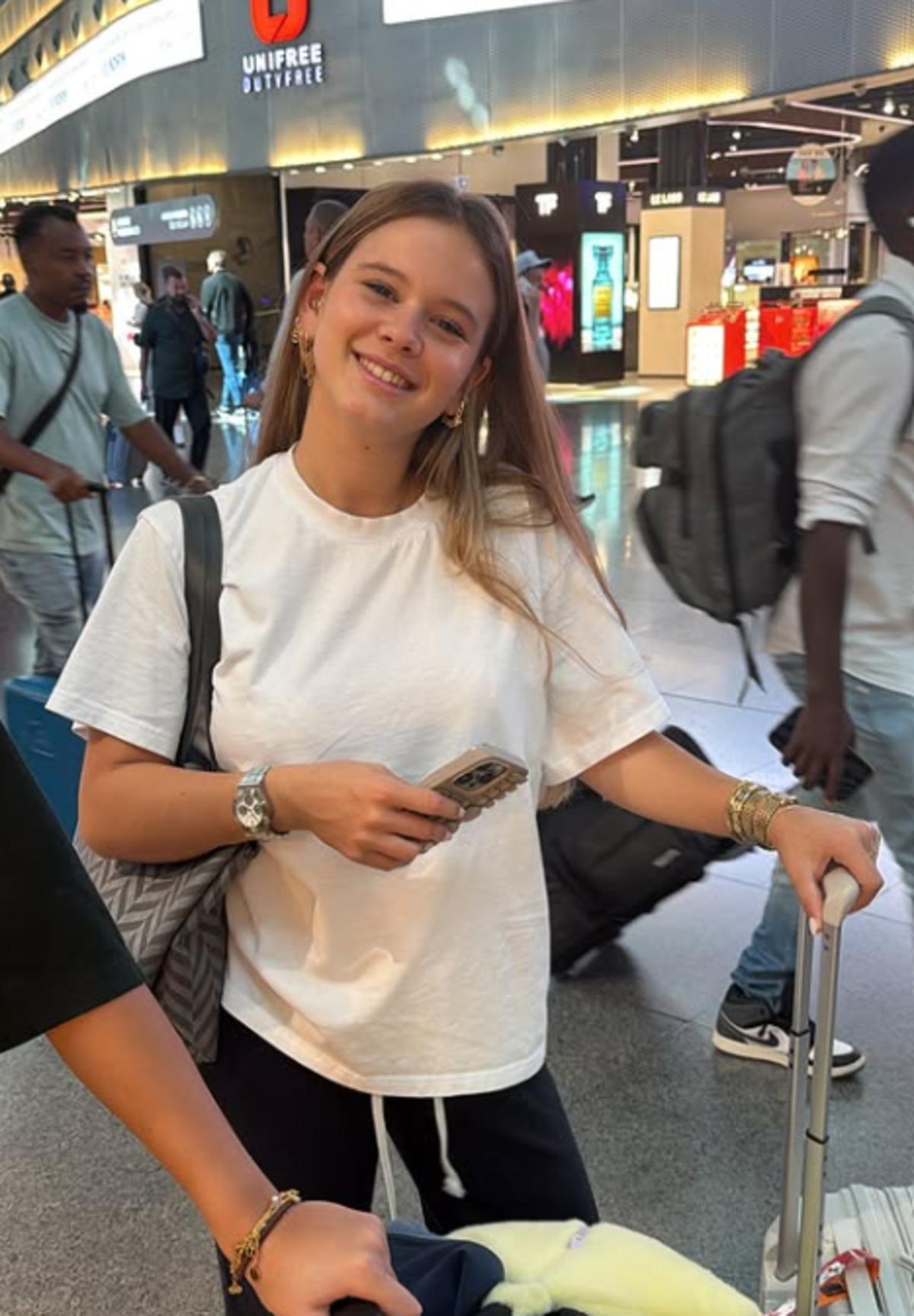 Pınar Altuğ ve Yağmur Atacan’ın kızları Su eğitim için Londra ya gitti! 3