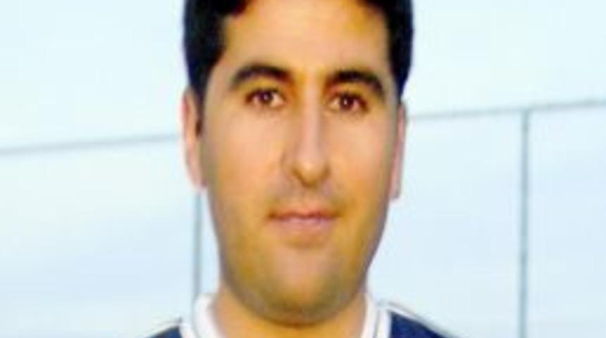 Halı sahada ma&ccedil; yapan &ouml;ğretmenlere selam verirken şehit oldu