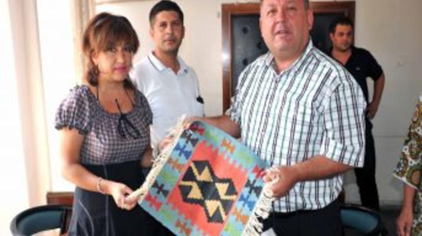 Azeri gelinin nikah şahidi Belediye Başkanı Tarhan oldu