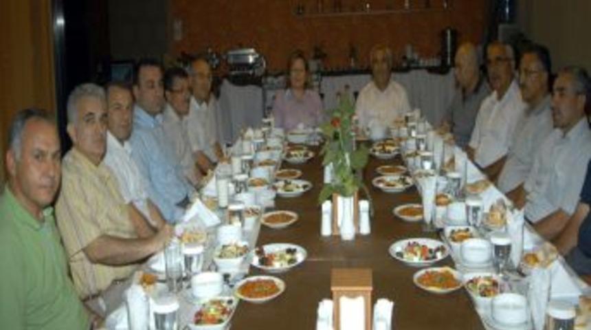 Karaisalılar Derneğinin iftar yemeğinde buluştular