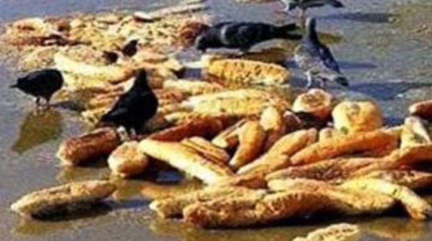 İstanbul'da dudak u&ccedil;uklatan ekmek ısrafı