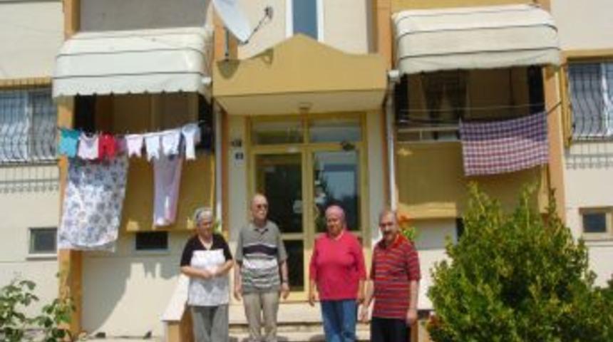 "Depremde, dışarıya akan benzini varillere doldurmaya &ccedil;alışıyordu"