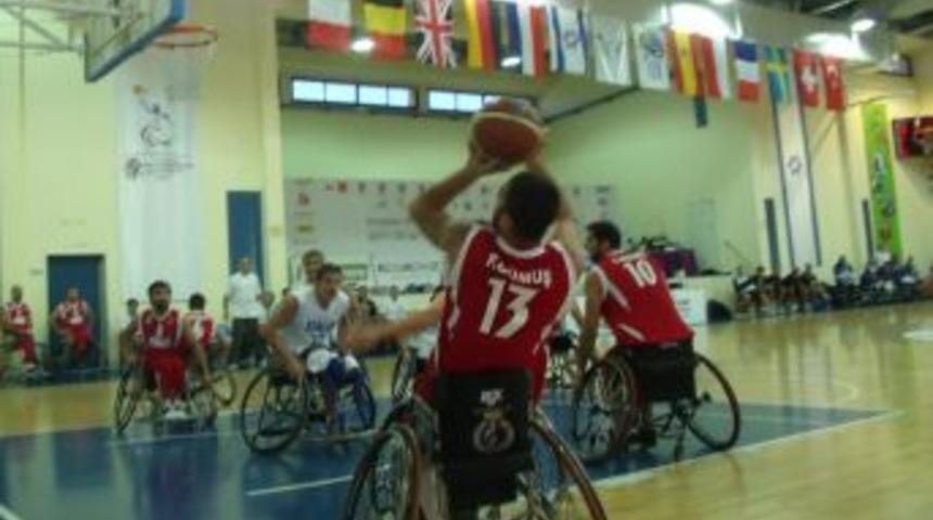 Millilerimiz &ccedil;eyrek finale y&uuml;kseldi