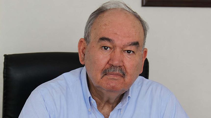 Eski İzmir B&uuml;y&uuml;kşehir Belediye Başkanı &Ouml;zfatura'dan acı haber
