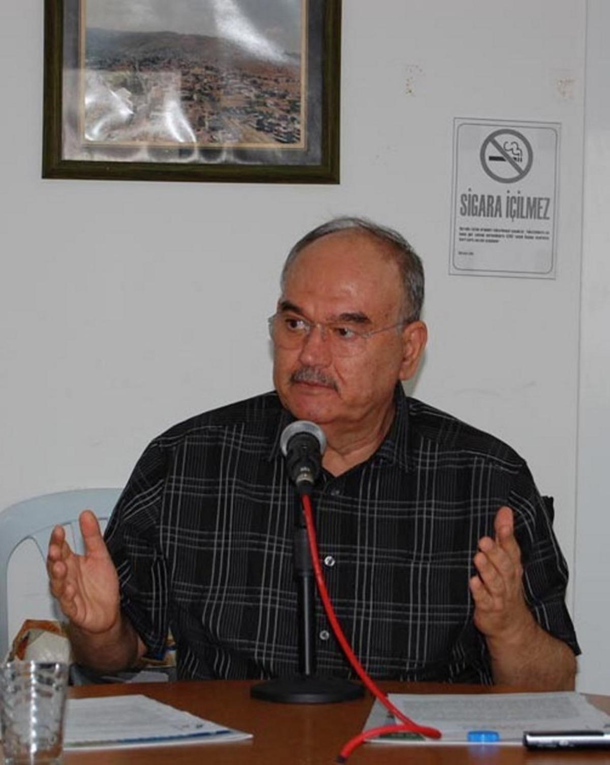 Eski İzmir B&uuml;y&uuml;kşehir Belediye Başkanı &Ouml;zfatura dan acı haber 2