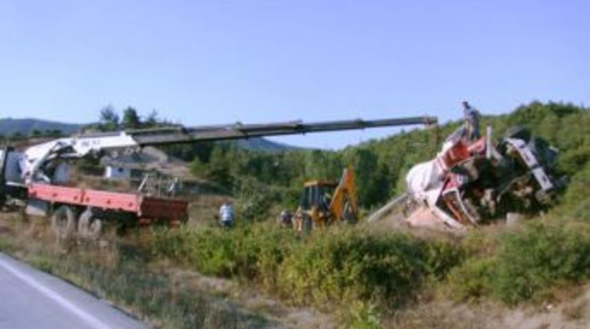 Freni tutmayan tankerin şoförü atlayarak kurtuldu