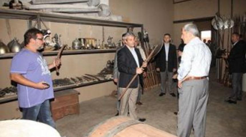 Bakan Erg&uuml;n film setinde